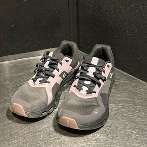 On Clouds Women Size 8.5